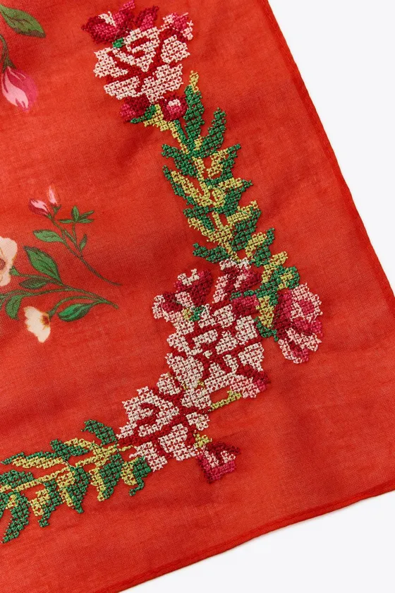 ХЛОКОВЫЙ ШАРФ С ВЫШИВКОЙ