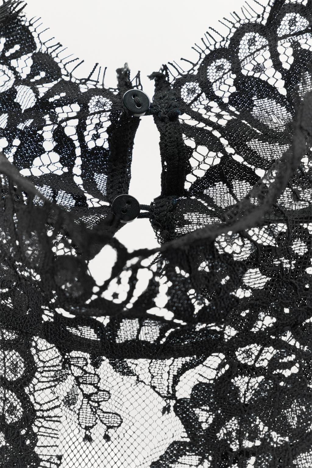 КРУЖЕВНОЕ ПЛАТЬЕ С ОТКРЫТОЙ СПИНОЙ