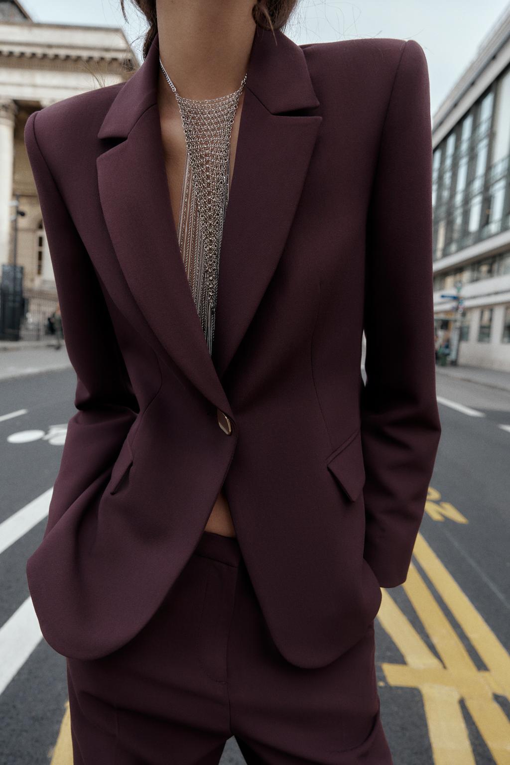 ПРИТАЛЕННЫЙ БЛЕЙЗЕР С ПОДПЛЕЧНИКАМИ