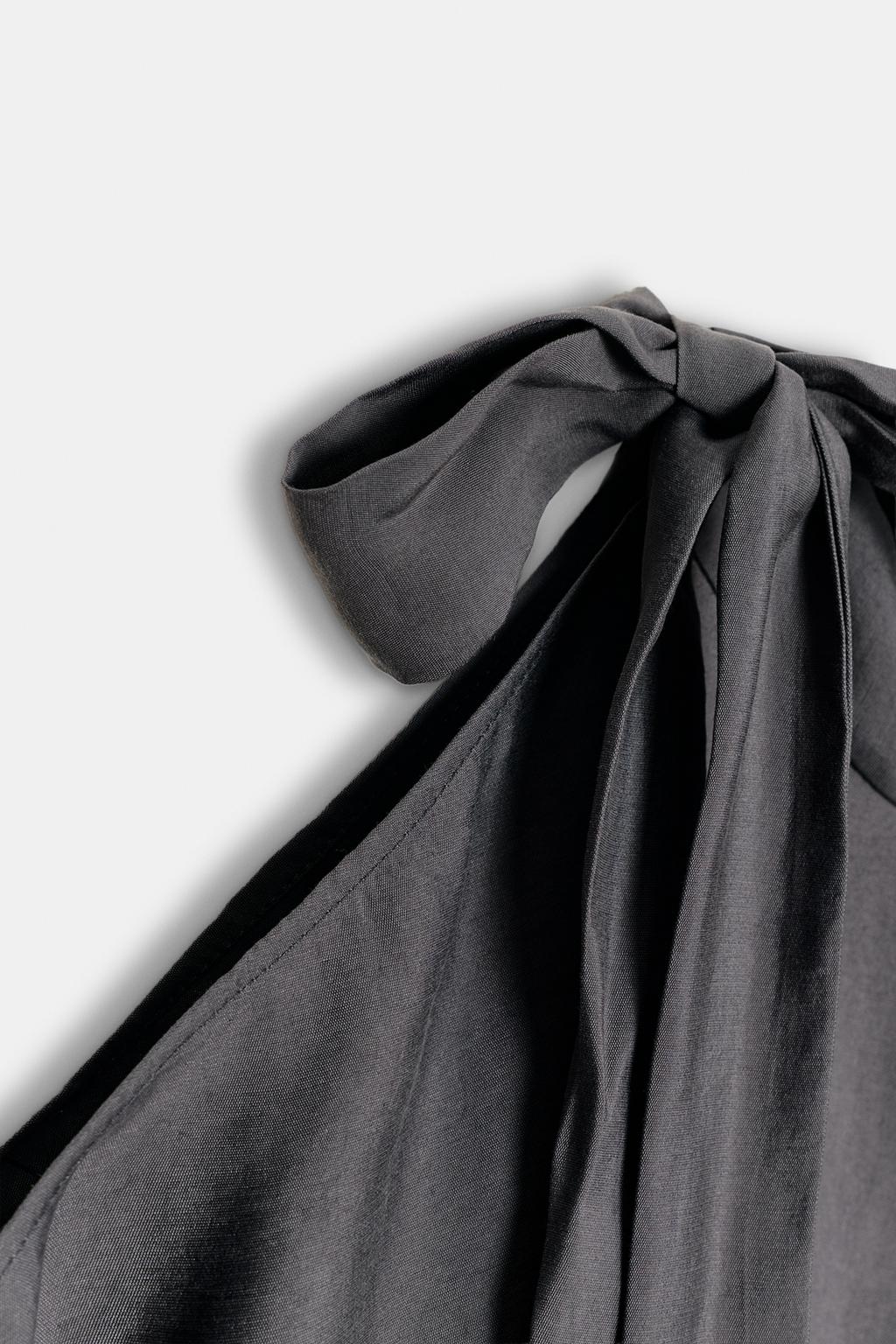 БЛУЗА С ВЫРЕЗОМ НА ПЛЕЧЕ И ЗАВЯЗКАМИ