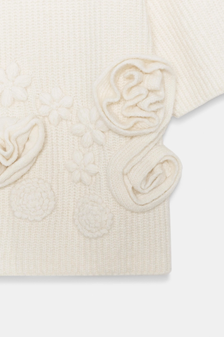 ДЖЕМПЕР ИЗ РЕЛЬЕФНОГО ТРИКОТАЖА С ЦВЕТАМИ