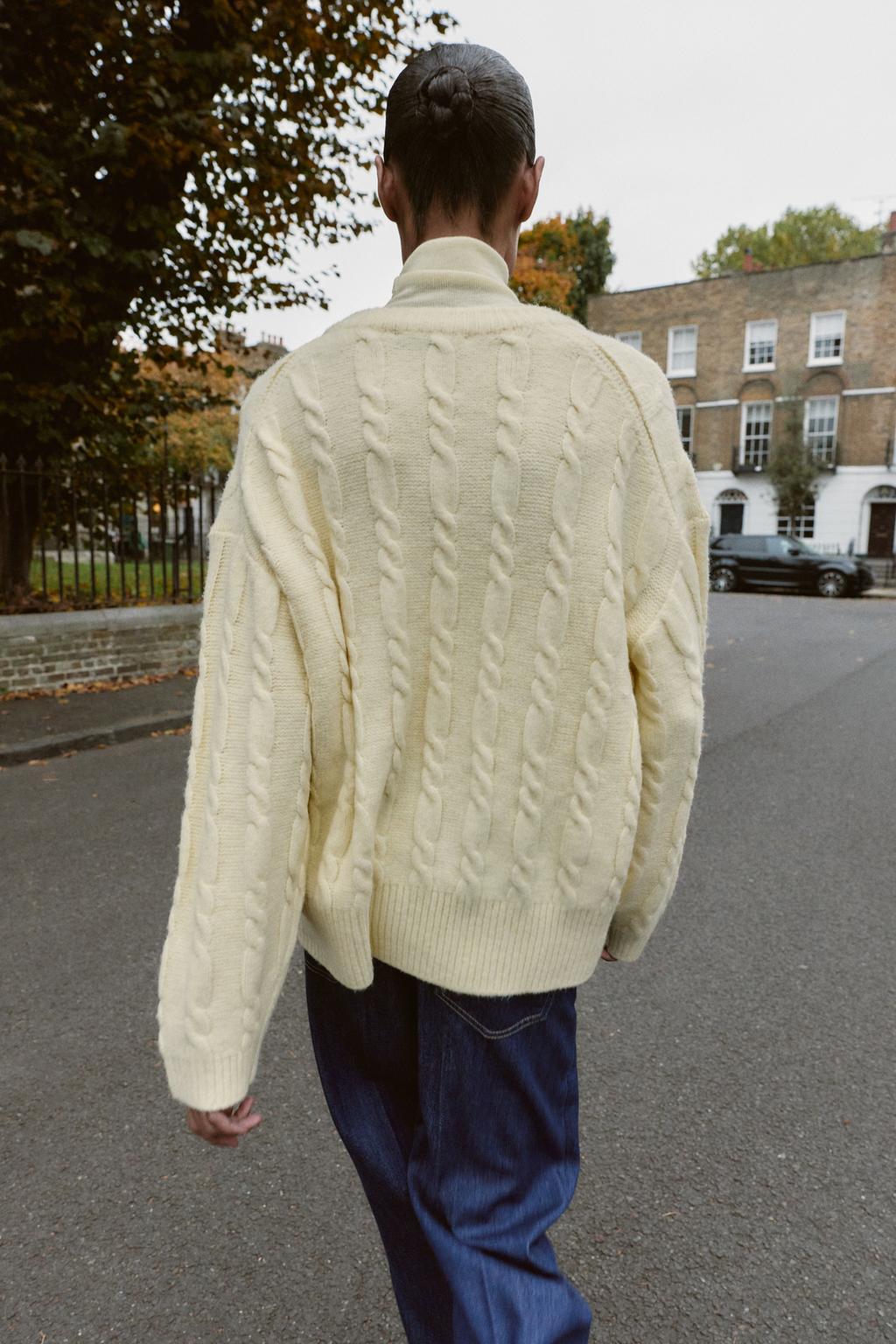 МЯГКИЙ ВЯЗАНЫЙ ДЖЕМПЕР С КОСАМИ