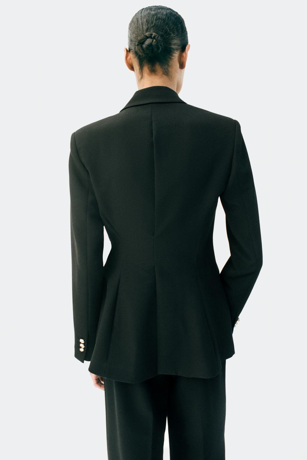 БЛЕЙЗЕР С ПРЯЖКОЙ