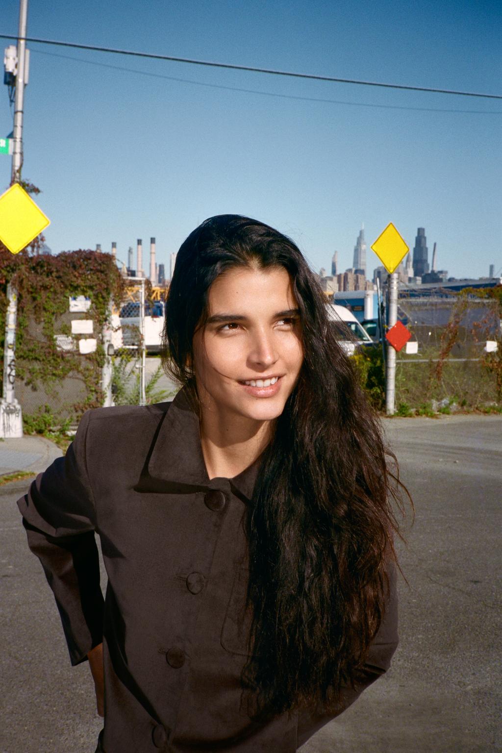 УКОРОЧЕННЫЙ БЛЕЙЗЕР ИЗ БАРХАТА