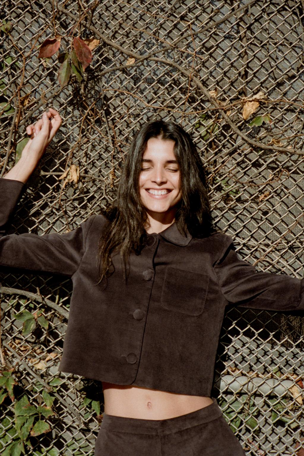 УКОРОЧЕННЫЙ БЛЕЙЗЕР ИЗ БАРХАТА