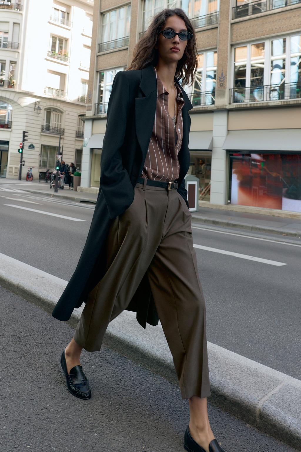 БРЮКИ С ЗАЩИПАМИ И РЕМНЕМ