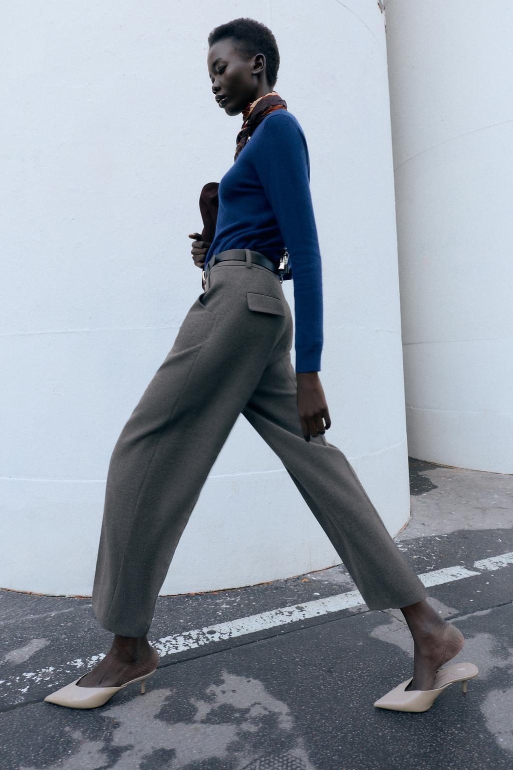 БРЮКИ С ЗАЩИПАМИ И РЕМНЕМ