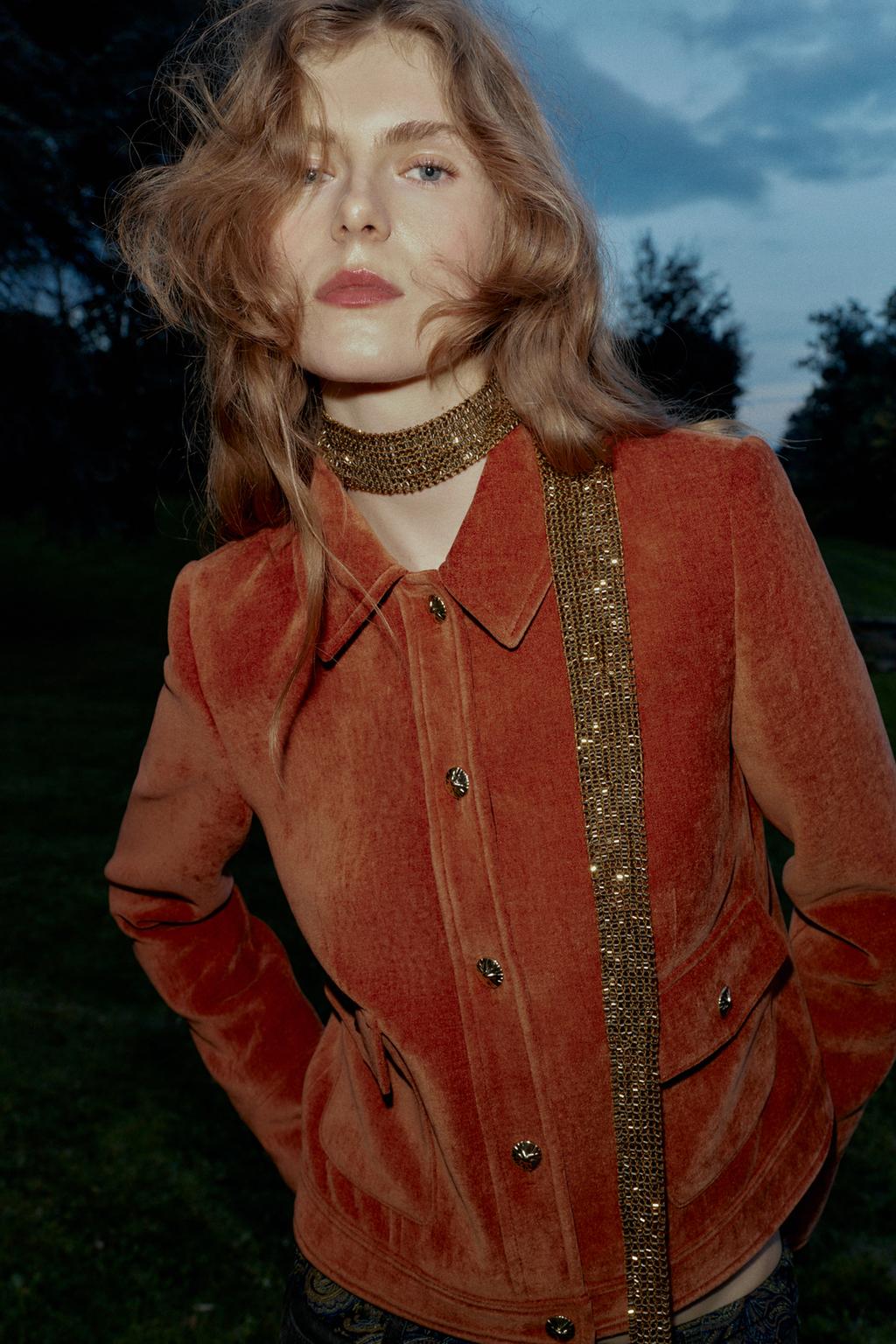 БАРХАТНАЯ КУРТКА С ПОДПЛЕЧНИКАМИ