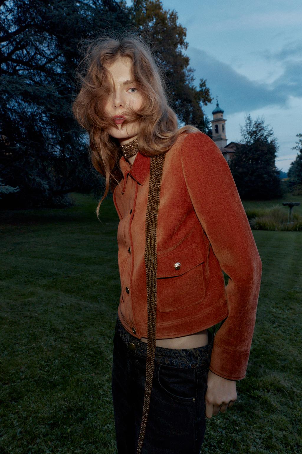 БАРХАТНАЯ КУРТКА С ПОДПЛЕЧНИКАМИ