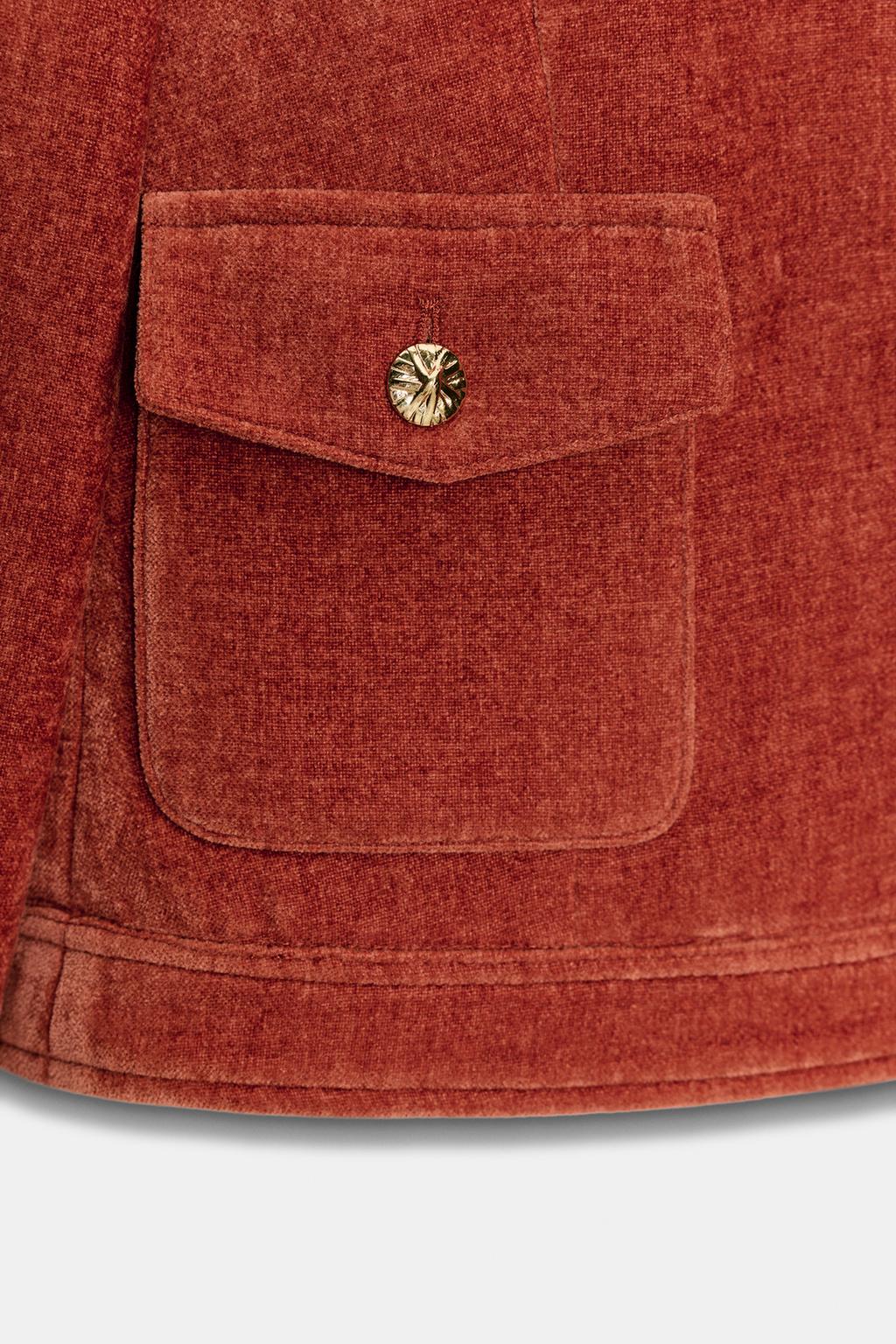 БАРХАТНАЯ КУРТКА С ПОДПЛЕЧНИКАМИ