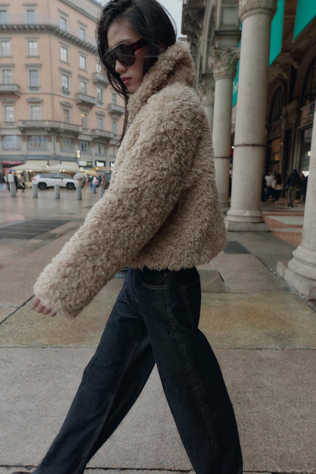 КУРТКА ИЗ ИСКУССТВЕННОГО МЕХА С ЗАСТЕЖКАМИ-ТОГГЛ