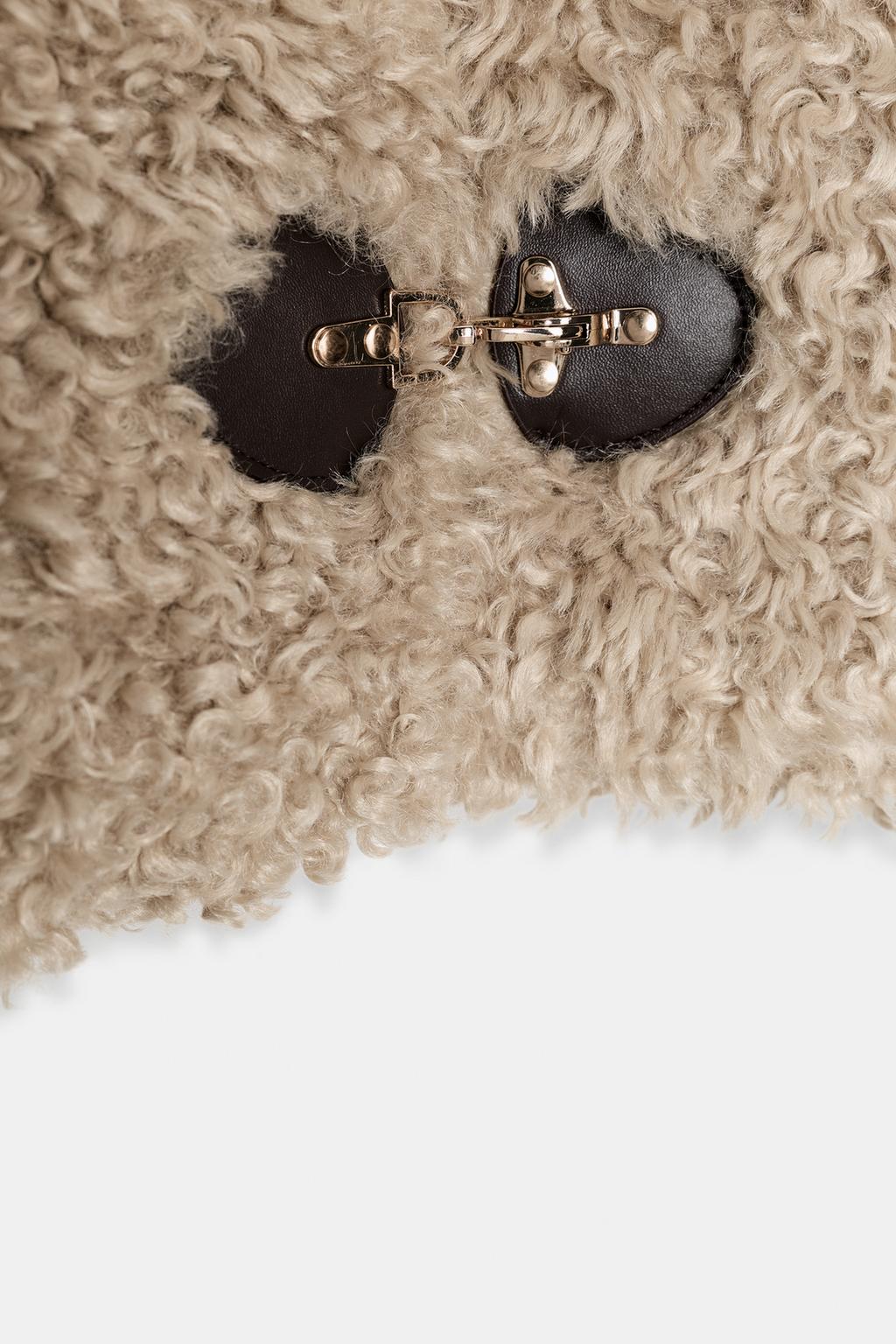 КУРТКА ИЗ ИСКУССТВЕННОГО МЕХА С ЗАСТЕЖКАМИ-ТОГГЛ