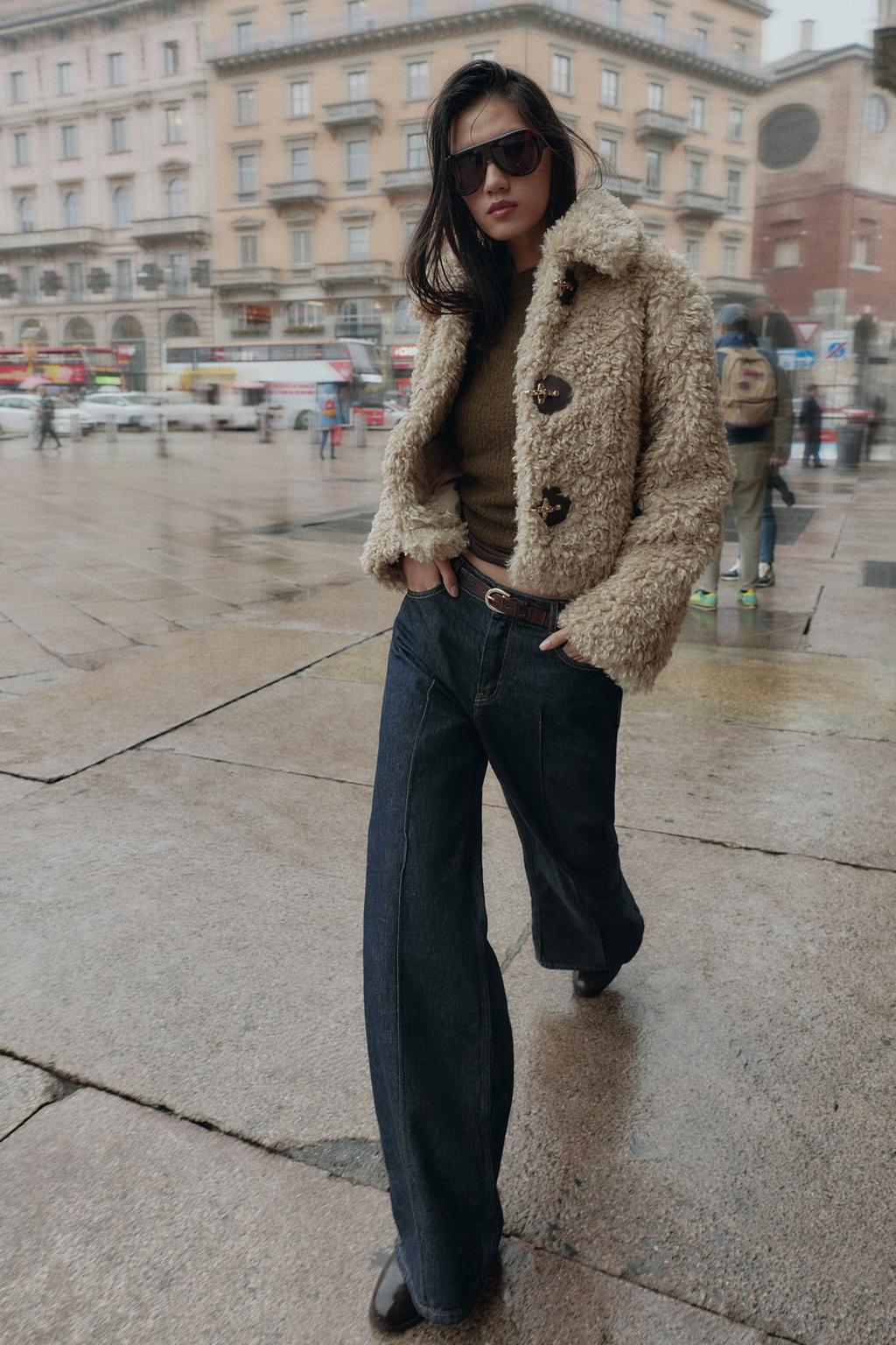 КУРТКА ИЗ ИСКУССТВЕННОГО МЕХА С ЗАСТЕЖКАМИ-ТОГГЛ