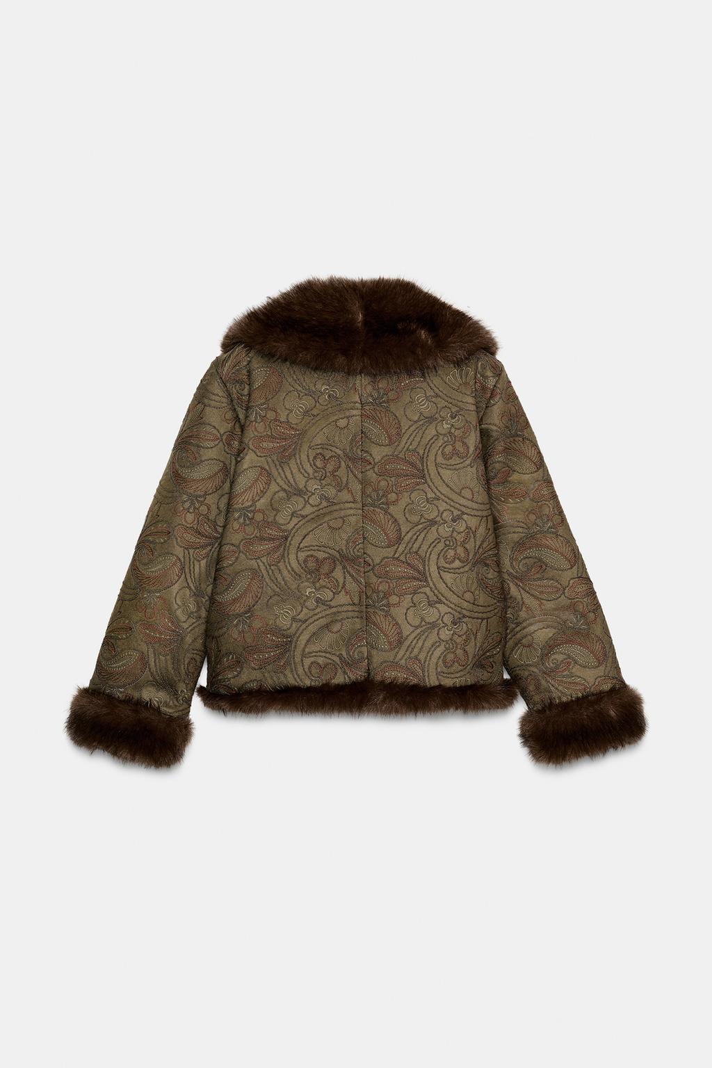 КОРОТКОЕ ДВУСТОРОННЕЕ ПАЛЬТО С ВЫШИВКОЙ