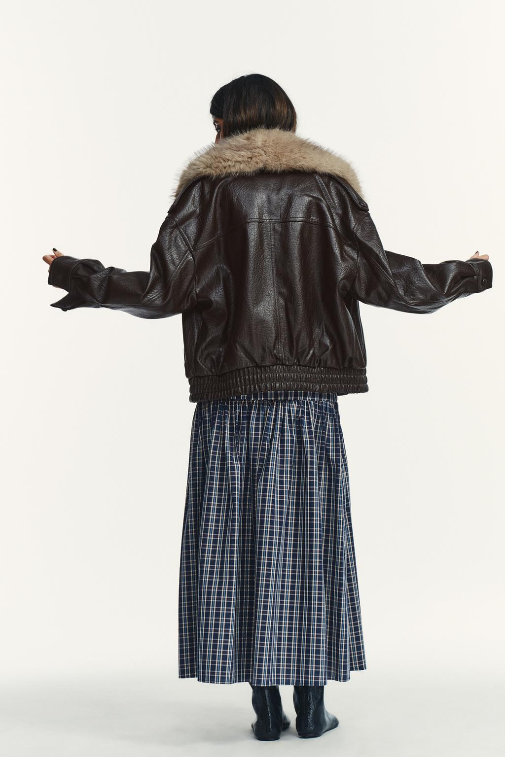 КУРТКА ИЗ ИСКУССТВЕННОЙ КОЖИ СО СЪЕМНЫМ ВОРОТНИКОМ