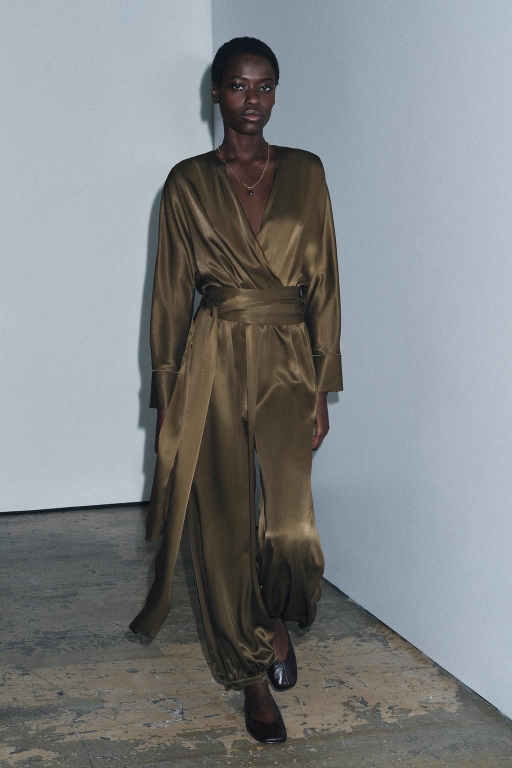 АТЛАСНЫЙ КОМБИНЕЗОН С ОБЪЕМНЫМИ БРЮКАМИ — ZW COLLECTION