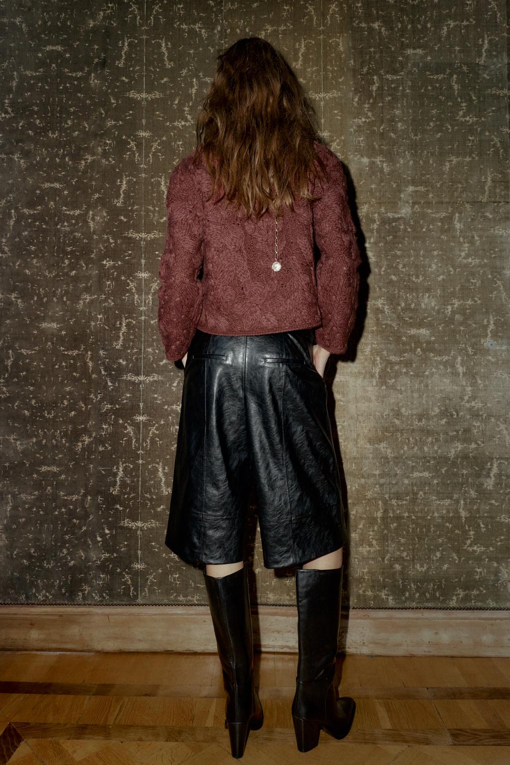 ДЛИННЫЕ ШОРТЫ ИЗ ИСКУССТВЕННОЙ КОЖИ