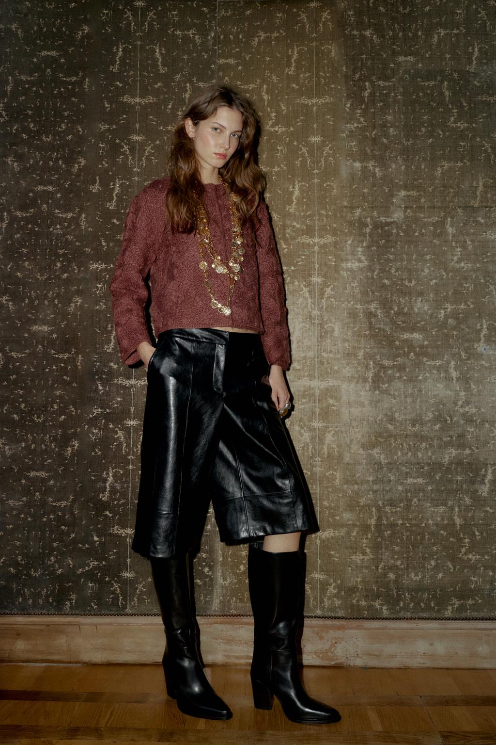 ДЛИННЫЕ ШОРТЫ ИЗ ИСКУССТВЕННОЙ КОЖИ