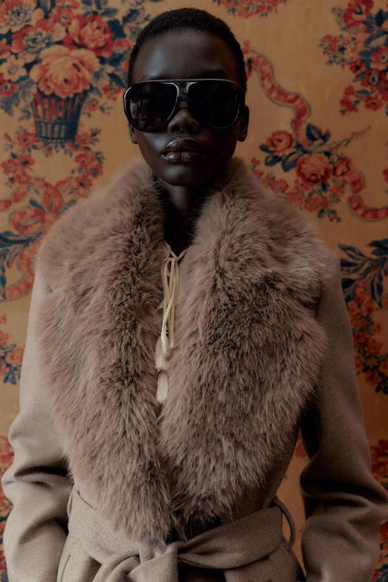 ПАЛЬТО ИЗ ШЕРСТИ С ЛАЦКАНАМИ ИЗ ИСКУССТВЕННОГО МЕХА И ПОЯСОМ