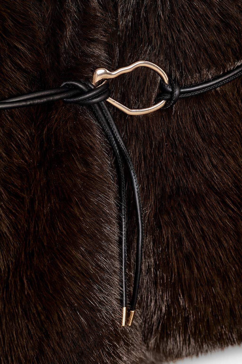 ПАЛЬТО ИЗ ИСКУССТВЕННОГО МЕХА С ПОЯСОМ