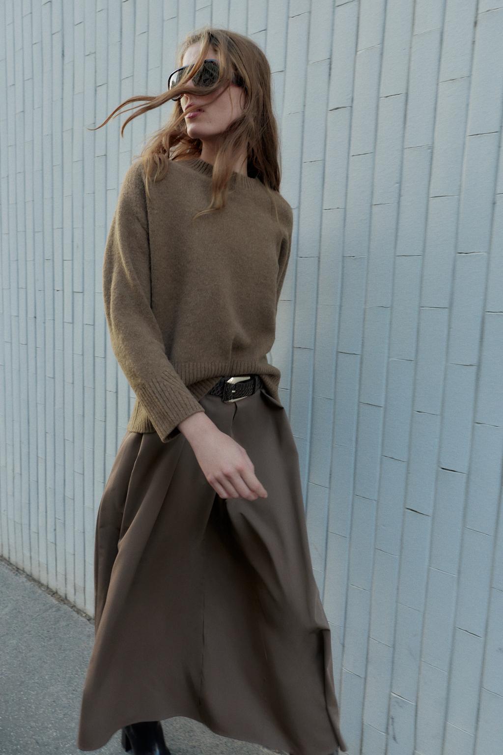 МЯГКИЙ ТРИКОТАЖНЫЙ СВИТЕР