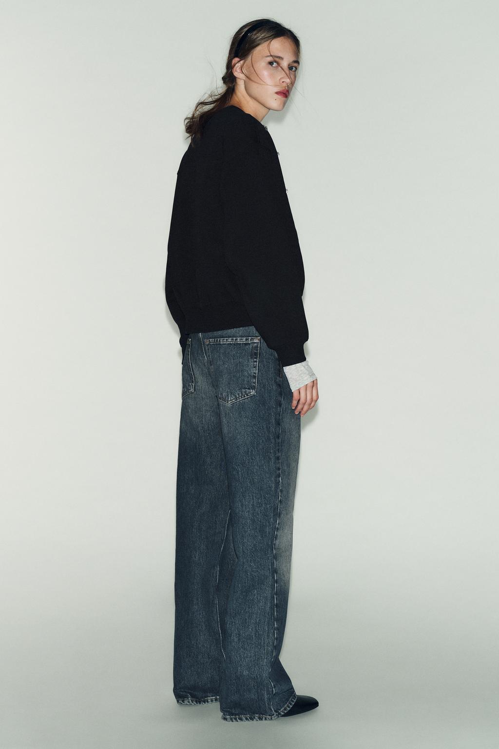 ТОЛСТОВКА С УКРАШЕНИЯМИ СПЕРЕДИ