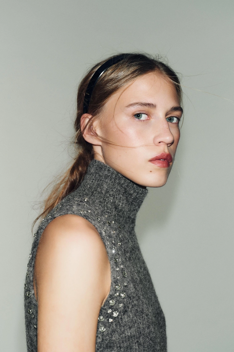 ТОП ИЗ ШЕРСТИ С БУСИНАМИ И СТРАЗАМИ