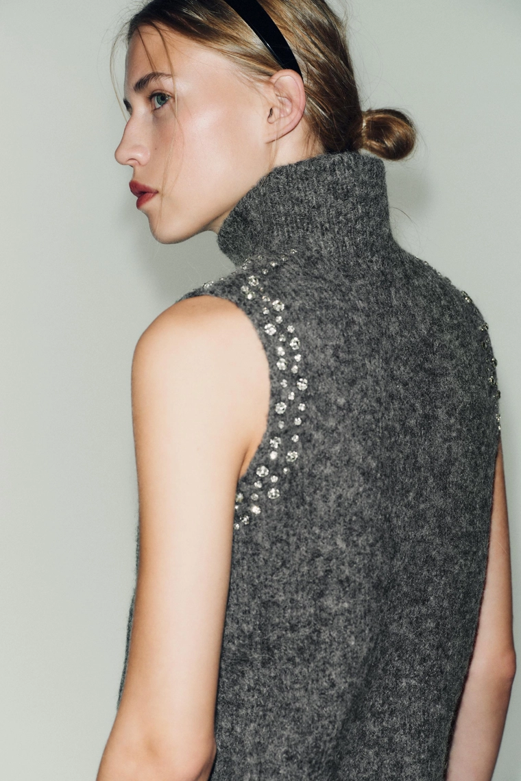 ТОП ИЗ ШЕРСТИ С БУСИНАМИ И СТРАЗАМИ