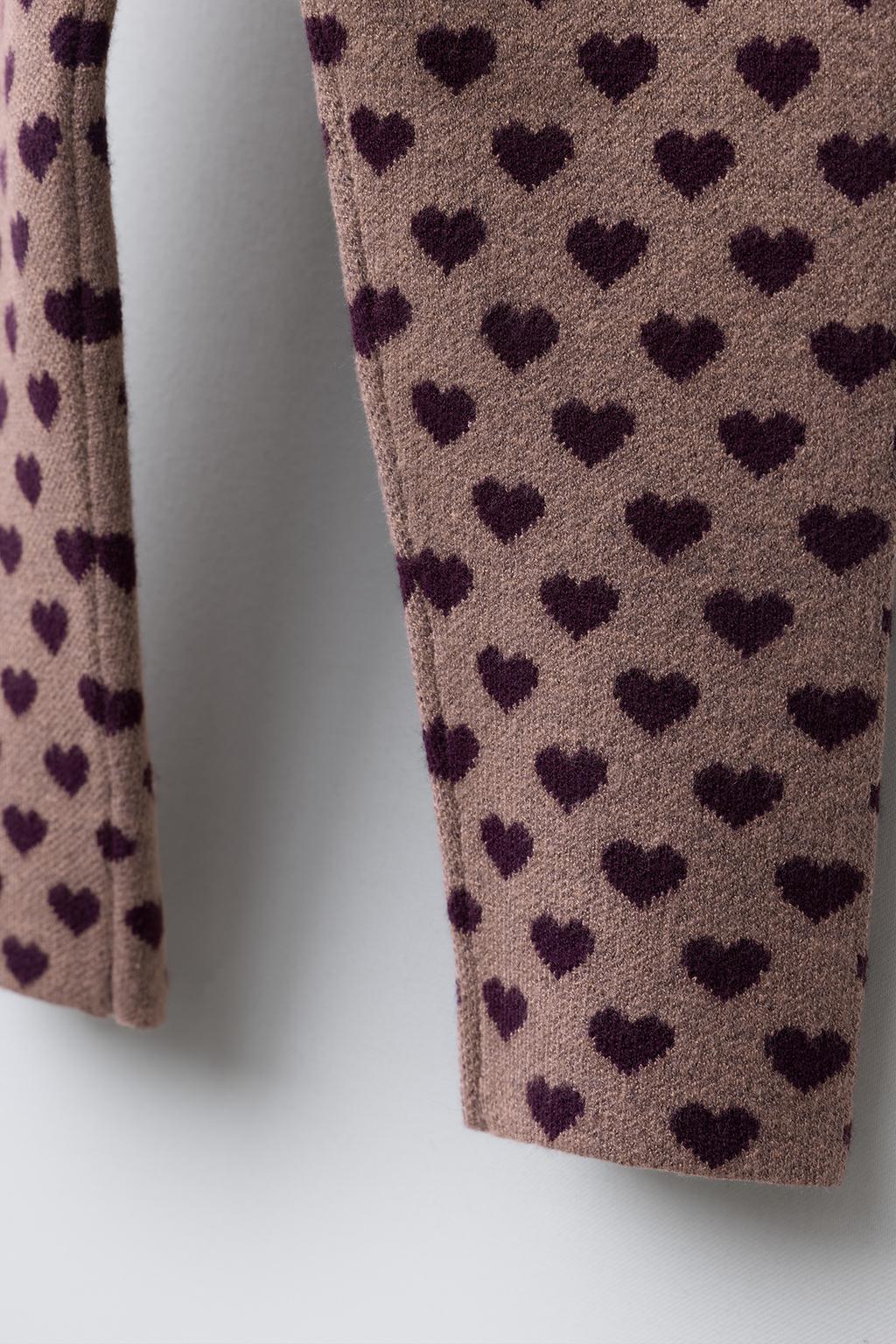 ТРИКОТАЖНЫЕ ЛЕГИНСЫ С УЗОРОМ «СЕРДЦА»