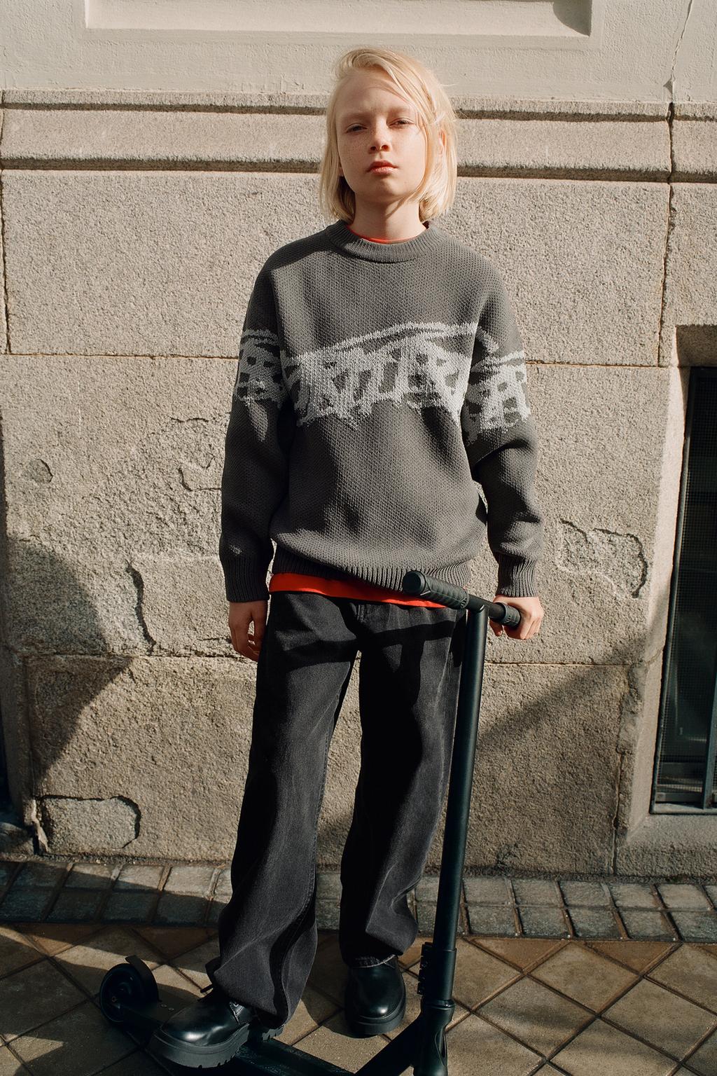 СВИТЕР ИЗ ШЕНИЛЛА С ГРАФФИТИ