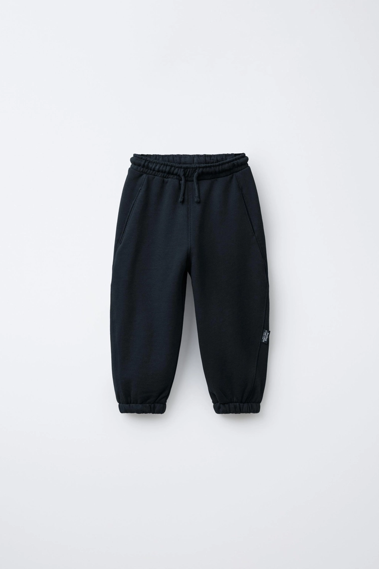 БРЮКИ-ДЖОГГЕРЫ С ЭТИКЕТКОЙ