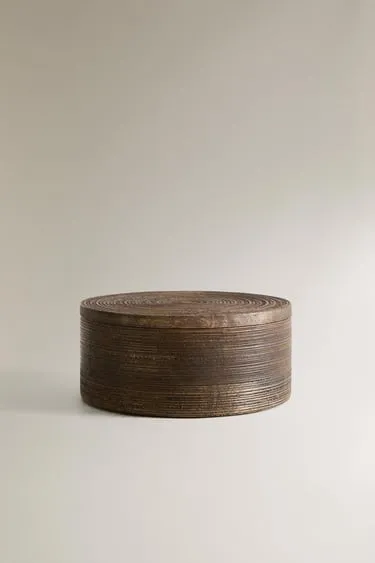 Круглая деревянная шкатулка