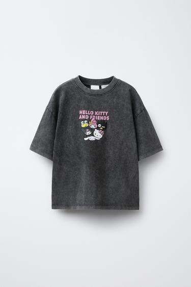 ФУТБОЛКА С ЭФФЕКТОМ ПОТЕРТОСТИ И ПРИНТОМ HELLO KITTY AND FRIENDS ©