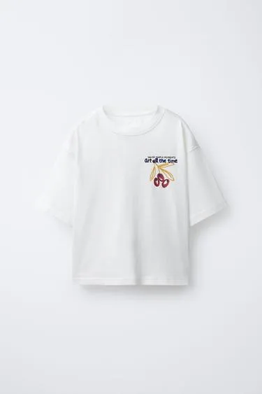 Футболка с рельефной надписью