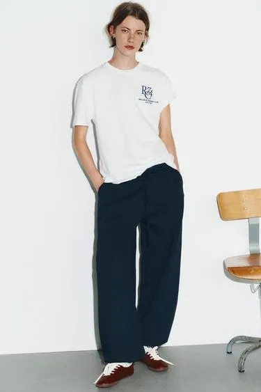 Футболка в рубчик с надписью