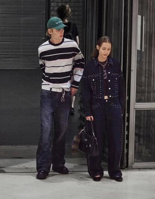 Zara Укороченная джинсовая куртка с заклепками