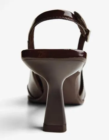 Туфли на среднем тонком каблуке с ремешком и пряжкой