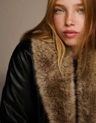 Куртка из искусственной кожи с меховым воротником