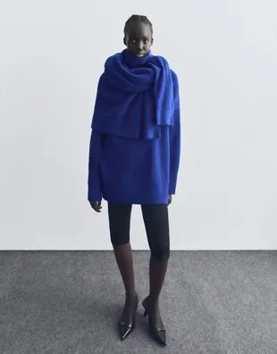 Объемный свитер с высоким воротником- Заказать в России