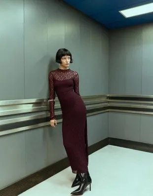 Кружевное платье миди с длинными рукавами