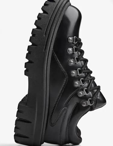 Туфли с металлическими деталями