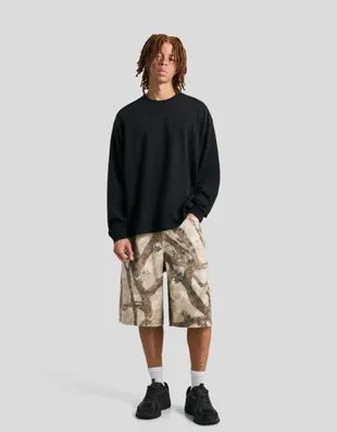 Шорты-бермуды свободного кроя с принтом