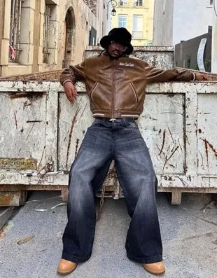 Джинсы очень свободного кроя