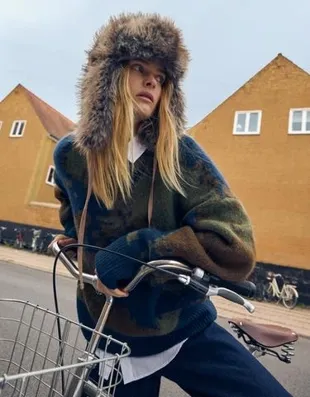 Свитер с принтом