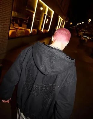 Джинсовая куртка с заклепками- Заказать в России