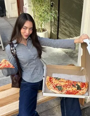 Рубашка облегающего кроя с расклешенными рукавами- Заказать в России