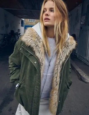Куртка с воротником из искусственного меха- Заказать в России