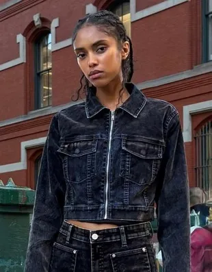 Джинсовая куртка с бархатистым рельефным принтом- Заказать в России