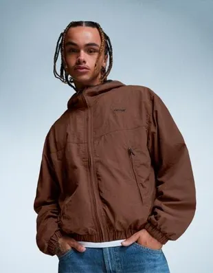 Технологичная куртка с капюшоном