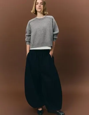 Трикотажный свитер со швами